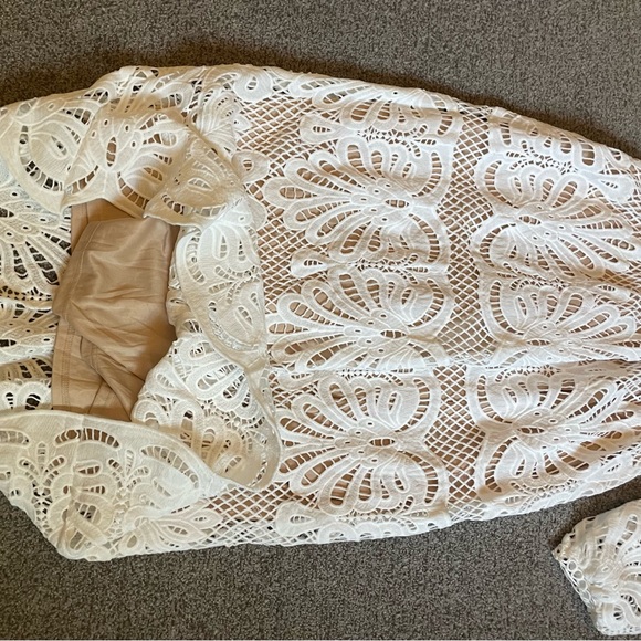 Beautiful cream lace dress - Picture 2 of 4